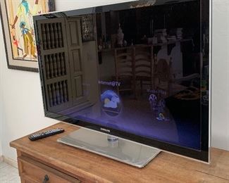 Samsung 46IN 1080P HD TV UN46C6400RFXZA 28X43X11in HxWxD