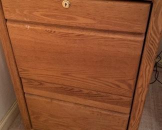 Oak 2 Drawer File Cabinet 29x20x25in HxWxD
