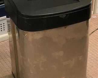 Aurora Paper Shredder AS1512X 24x17x15in HxWxD