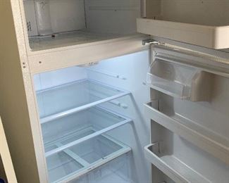GE 20.8 Cu Ft Top Freezer Refrigerator Fridge GTS21FGKBWW 66x31x37in HxWxD