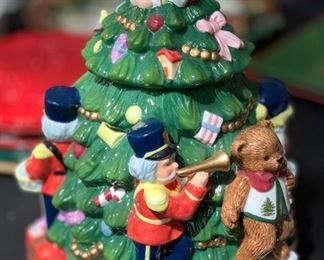 Spode Christmas Tree Cookie Jar 12in H x 9in Diameter