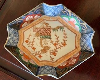 Antique Japanese Porcelain Dish	1x6x5in	HxWxD