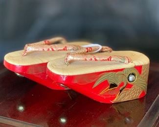 Japanese Maiko Pokkuri (apprentice geisha) wooden lacquered shoes	7.75in L x 3in H x 3.75in W	