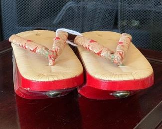 Japanese Maiko Pokkuri (apprentice geisha) wooden lacquered shoes	7.75in L x 3in H x 3.75in W	
