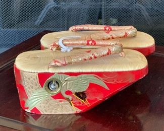 Japanese Maiko Pokkuri (apprentice geisha) wooden lacquered shoes	7.75in L x 3in H x 3.75in W	