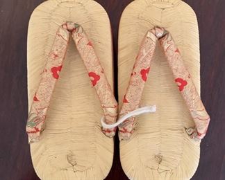Japanese Maiko Pokkuri (apprentice geisha) wooden lacquered shoes	7.75in L x 3in H x 3.75in W	