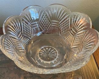 Waterford Crystal Aran Isles 10in Bowl Scalloped	6in H x 10in Diameter	