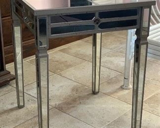 Single Mirrored Nightstand	24x19x19in	HxWxD