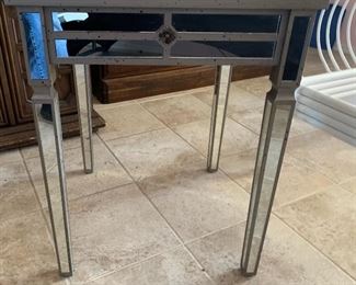 Single Mirrored Nightstand	24x19x19in	HxWxD
