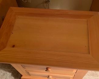 Broyhill Fontana Knotty Pine 2 Drawer Nightstand SINGLE	25x26x17in	HxWxD