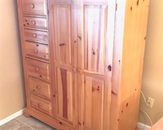 #1 Broyhill Fontana Knotty Pine wardrobe/dresser/cabinet	61.5x54x20in	HxWxD