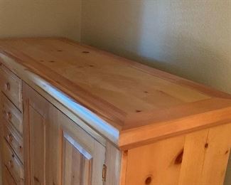 #1 Broyhill Fontana Knotty Pine wardrobe/dresser/cabinet	61.5x54x20in	HxWxD