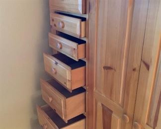 #1 Broyhill Fontana Knotty Pine wardrobe/dresser/cabinet	61.5x54x20in	HxWxD