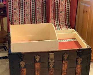 Antique Humpback Steamer Trunk	31x35x23in	HxWxD