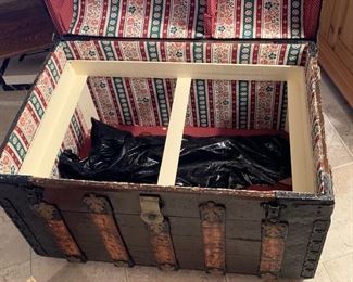 Antique Humpback Steamer Trunk	31x35x23in	HxWxD