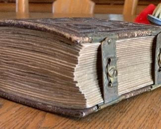 1800s Photo Album Portraits	5.75x4.75x3in	HxWxD