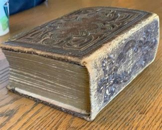 1800s Photo Album Portraits	5.75x4.75x3in	HxWxD