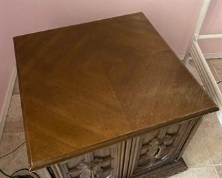 Vintage End table/Cabinet	24x26x26in	HxWxD