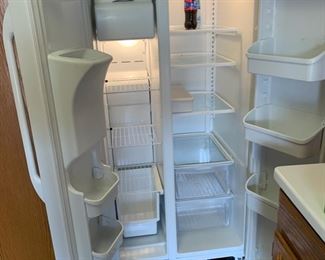 Frigidaire Side-By-Side Refrigerator Fridge FFHS2311LWPA	69x33x33in	HxWxD