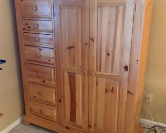 #1 Broyhill Fontana Knotty Pine wardrobe/dresser/cabinet	61.5x54x20in	HxWxD