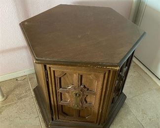 Polygon End table/Cabinet	23x26x23in	HxWxD