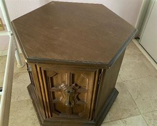 Polygon End table/Cabinet	23x26x23in	HxWxD