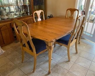 Solid Oak Dining Room Table & 4 chairs 2 Leafs	101 in. x 42 in. with leaf 66in. X 42in. Without	 
