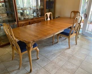 Solid Oak Dining Room Table & 4 chairs 2 Leafs	101 in. x 42 in. with leaf 66in. X 42in. Without	 
