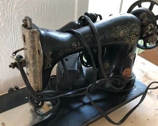 Vintage Singer Sewing machine and cabinet.