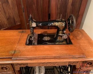 Antique Singer Sewing Machine Cabinet
