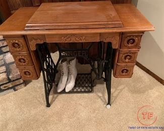 Antique Singer Sewing Machine Cabinet