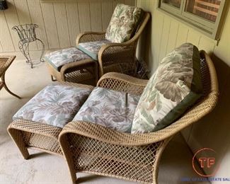 Outdoor 6 Piece Wicker Patio Set with Cushions