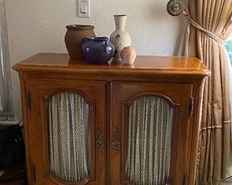 Small storage entry console, great bar storage 