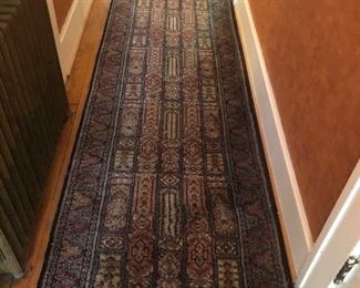 Wool runner with hand-tied fringe - excellent condition