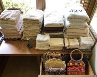 Nice selection of towels and wash clothes.