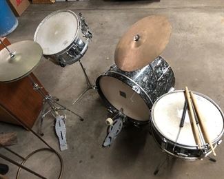 Drum set with components by Remo and Rogers. One cymbal marked “Made in Italy”.