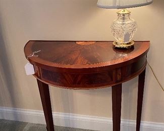 DEMILUNE TABLE