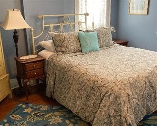 Queen Metal Bed ~ Sterns & Foster Mattress set.                            I have a total of 4 sets of Sterns & Foster mattress and springs. $380 set and available now. These are 4 yrs.old and in like new condition.