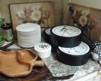 Plates, tray, placements