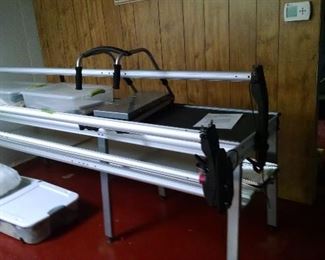 Grace Pinnacle Machine Quilt Frame $850 (new - never used).  Crib to king size.