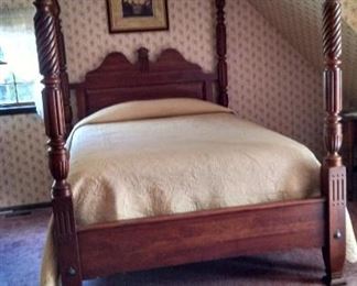 Queen bed complete $500.