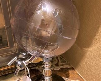 Globe dispenser