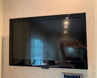 10. LG TV (25")