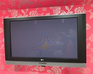 77. LG TV (41")