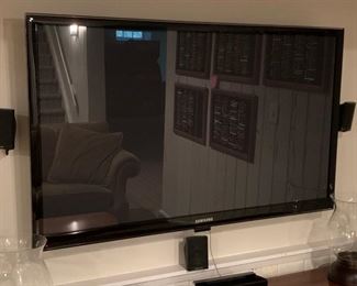 102. Samsung TV (50")