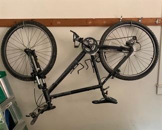 137. Cannondale Axel F400