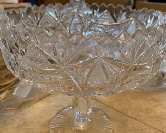 182. Footed Cut Crystel Bowl (9" x 8")