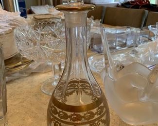 185. Decanter w/ Gilt Detail (13")