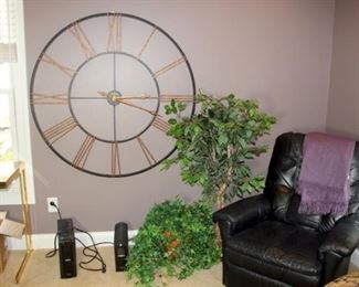 Large Howard Miller Gallery Wall Clock
