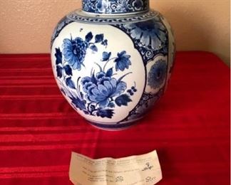 Delft Covered vase